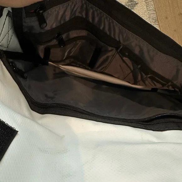 Timbuk2 Black and Silver Messenger Bag - Picture 4 of 5